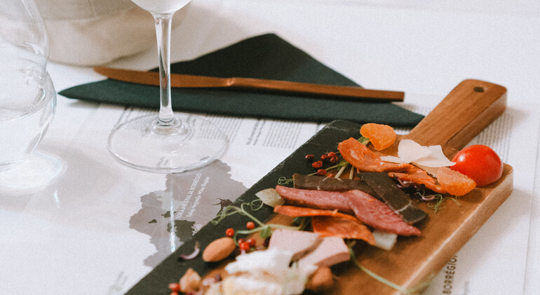 wine-tasting-experience-at-gastro-cellar-es-3