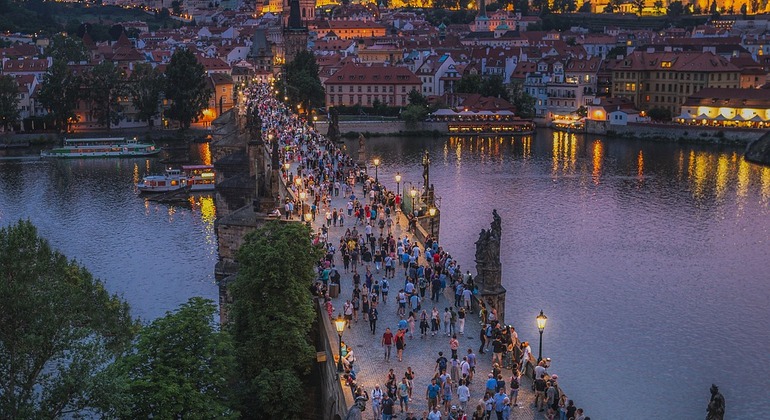 Ponte Carlos de Praga com guia áudio + bilhete de entrada na torre