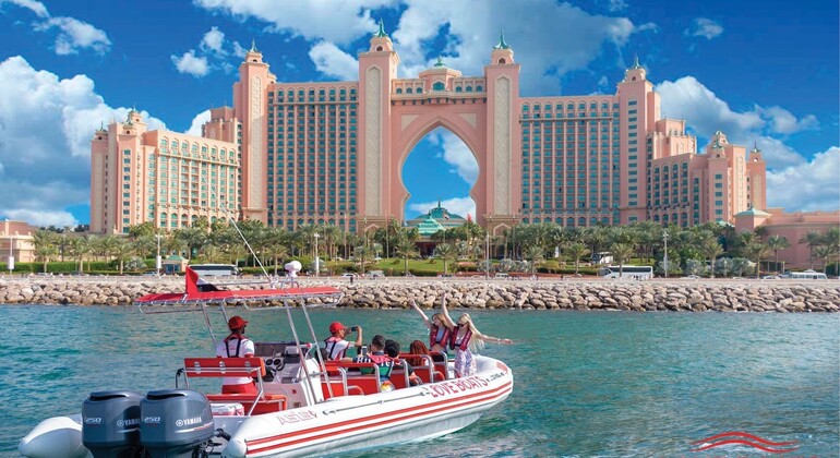 Giro turistico a Dubai Marina Fornito da Love Boats UAE