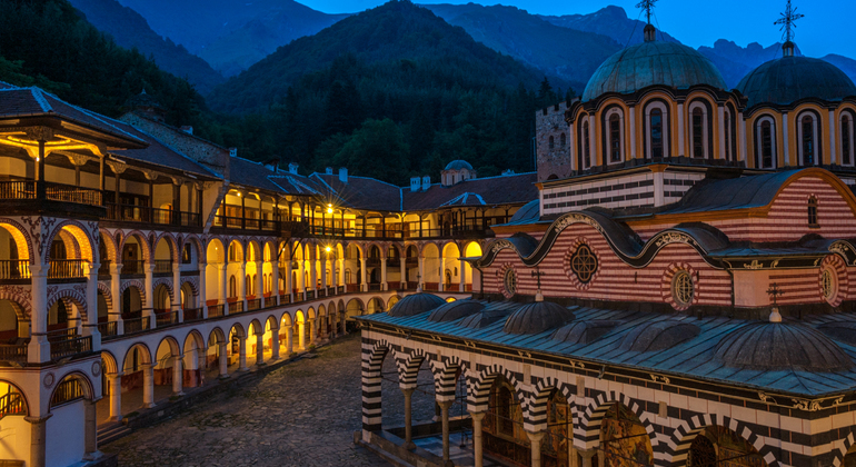 Visita guidata di un'intera giornata al Monastero di Rila e alla Chiesa di Boyana da Sofia Fornito da Exploria