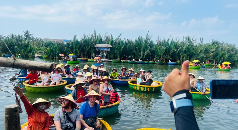 Passeio de barco com cesto de cocos Hao