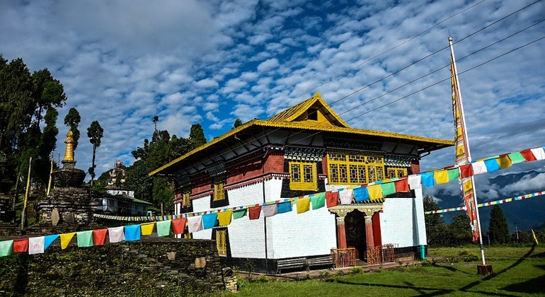 Wanderung zum Sanghachoeling-Kloster Bereitgestellt von Tanay Nandi