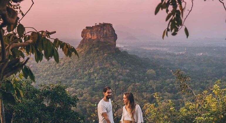 Excursão de um dia à Rocha do Leão de Sigiriya e ao Templo da Rocha Dourada de Dambulla, Sri Lanka