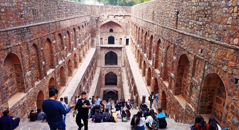 Historischer Spaziergang durch Alt-Delhi und ein geheimnisvoller Treppenbrunnen Bereitgestellt von jai singh