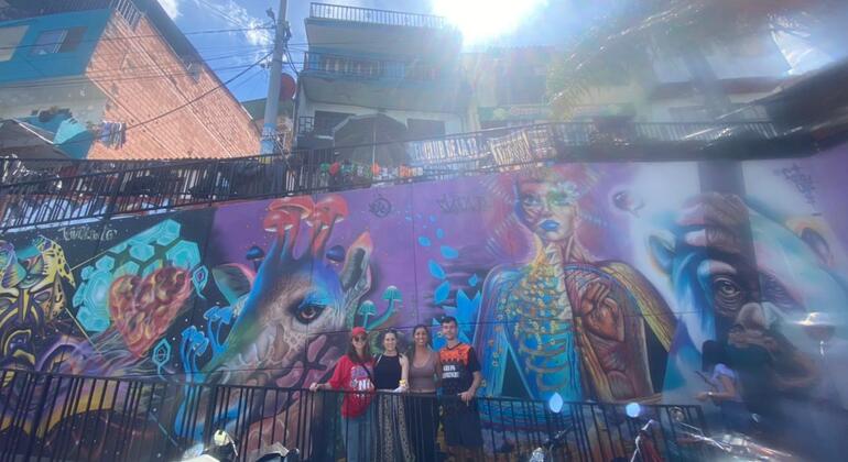 Free Tour por la Comuna 13 de Medellin Colombia — #25