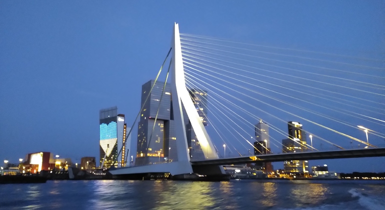 Rotterdam de noche (bilingüe EN y GER) Operado por Jessica