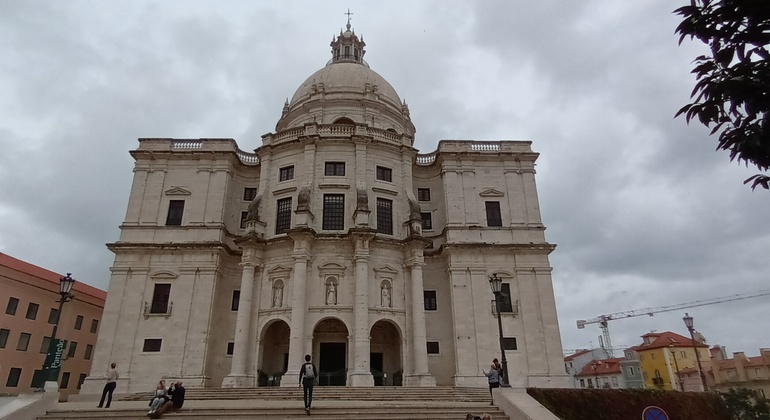 alfama-la-mas-antigua-caminar-por-la-historia-de-la-ciudad-luz-es-2
