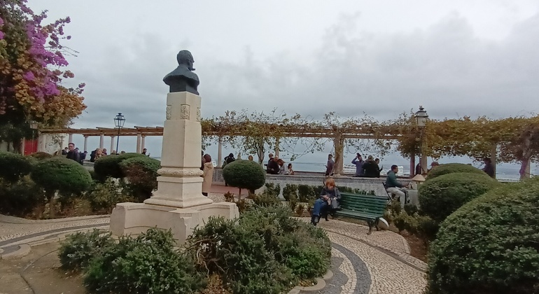 alfama-la-mas-antigua-caminar-por-la-historia-de-la-ciudad-luz-es-6