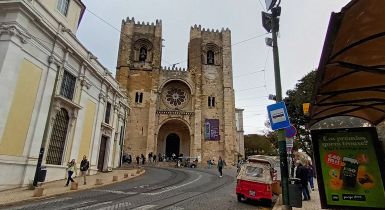 alfama-la-mas-antigua-caminar-por-la-historia-de-la-ciudad-luz-es-7