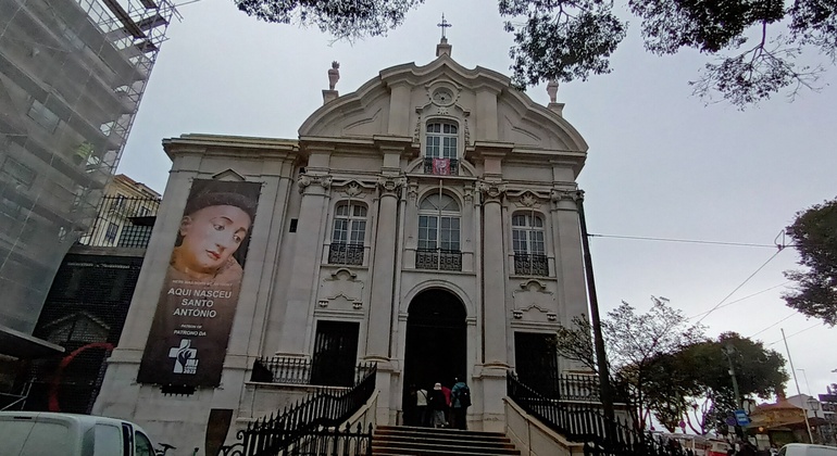 alfama-la-mas-antigua-caminar-por-la-historia-de-la-ciudad-luz-es-8