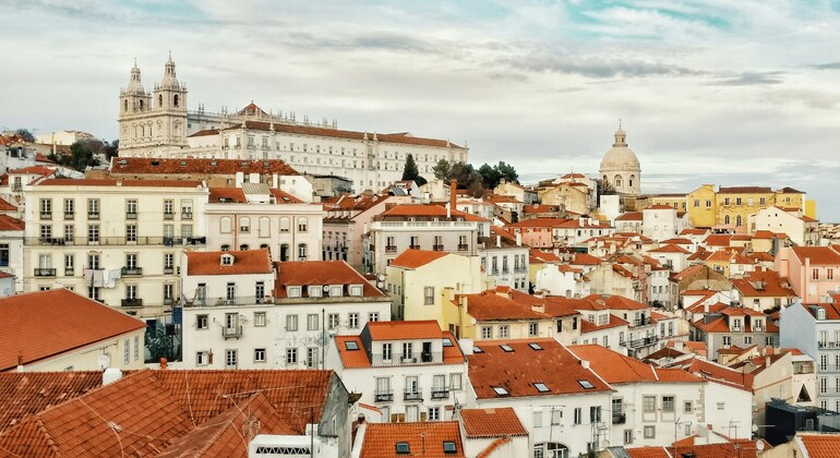 alfama-la-mas-antigua-caminar-por-la-historia-de-la-ciudad-luz-es-10