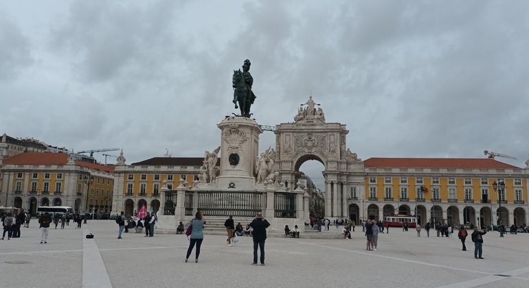 alfama-la-mas-antigua-caminar-por-la-historia-de-la-ciudad-luz-es-11
