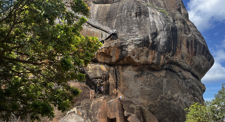 Tagesausflüge von Kandy nach Sigiriya & Polonnaruwa Bereitgestellt von Buddhika Rathnayaka