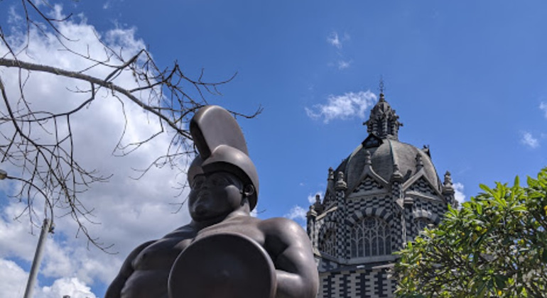 El famoso recorrido gratuito por el centro de Medellín Colombia — #17