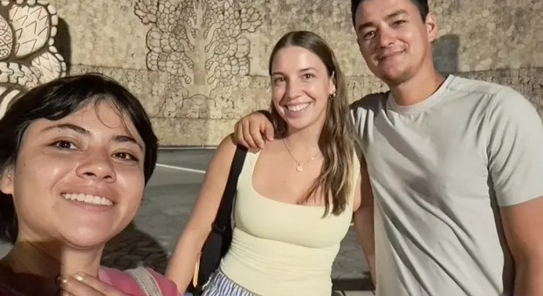 free-tour-across-the-beautiful-paseo-montejo-es-3