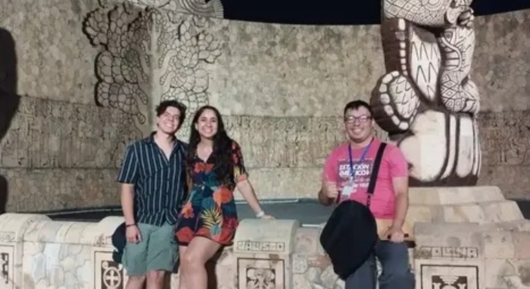 free-tour-across-the-beautiful-paseo-montejo-es-1