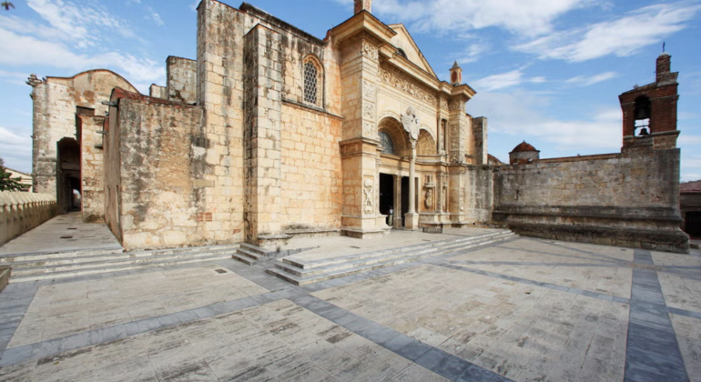 Free Tour of the Secrets of Santo Domingo Provided by Tours and Tickets