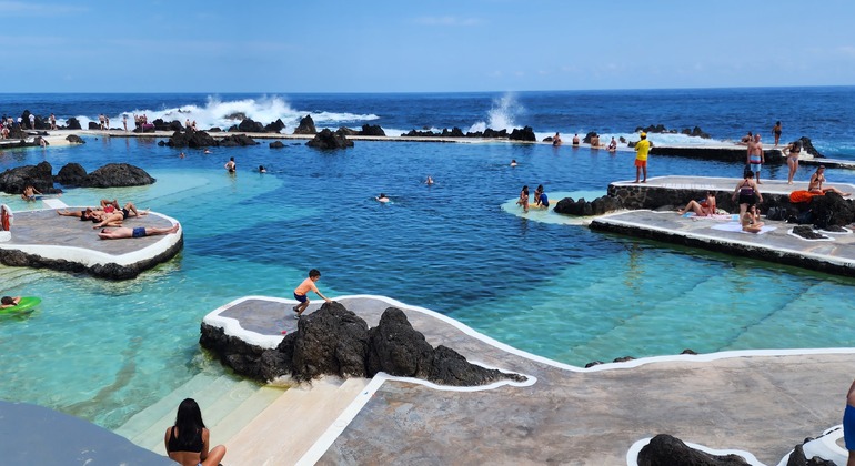 Skywalk y piscinas de lava volcánica de Porto Moniz