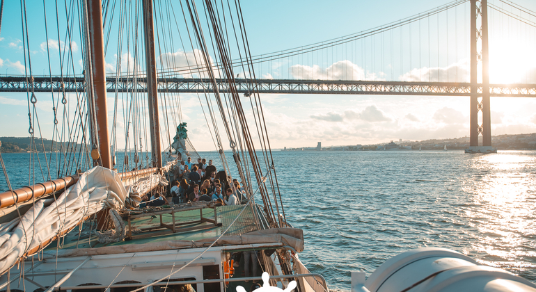 La festa in barca di Lisbona