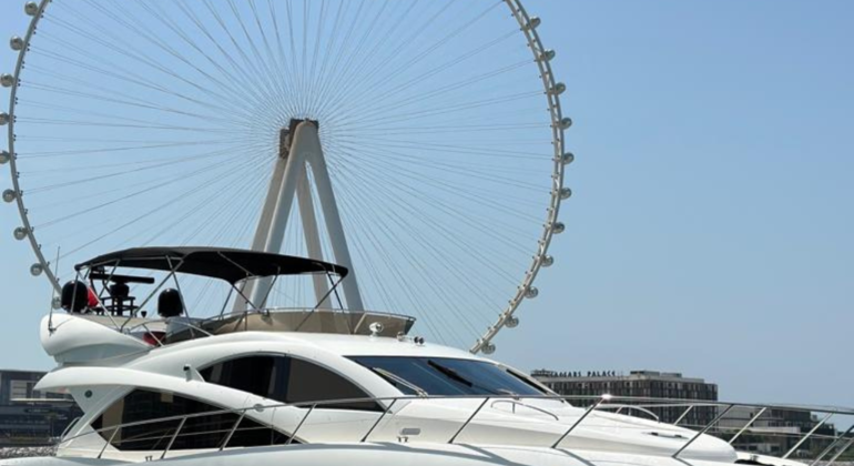 Alquiler de yates en el puerto deportivo de Dubai Operado por Eleanor Ignacio