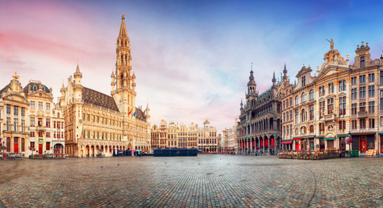 Evening Free Tour: Brussels History & Mystery | + Complimentary Drink