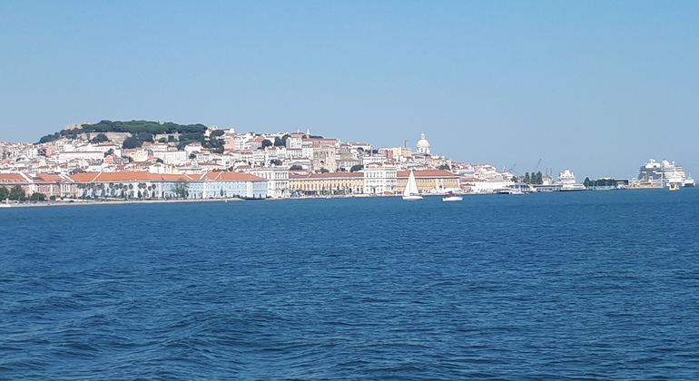 historic-lisbon-cacilhas-the-south-side-of-river-es-13