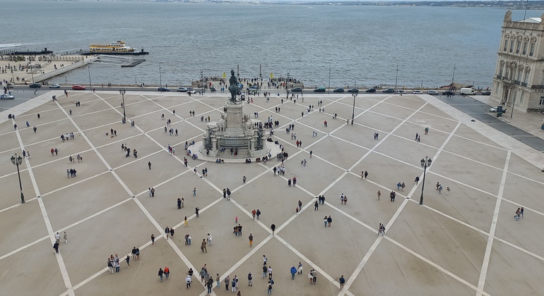 historic-lisbon-cacilhas-the-south-side-of-river-es-16