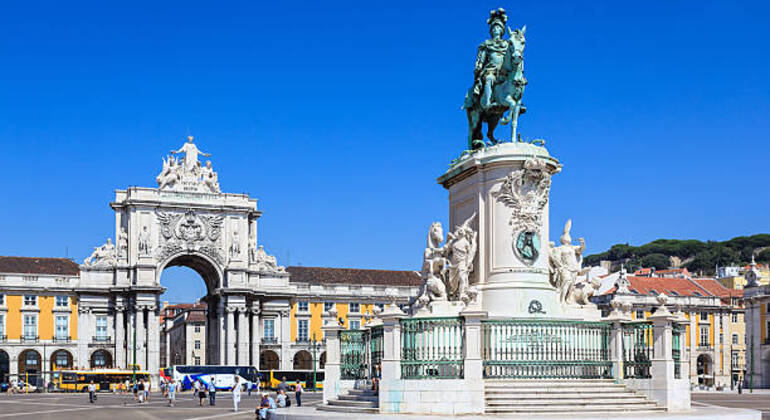 historic-lisbon-cacilhas-the-south-side-of-river-es-2