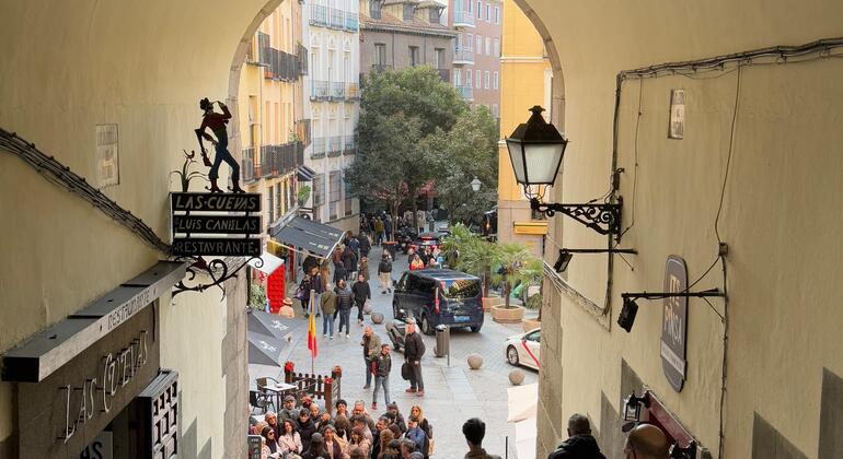 Barrio de los Poetas, Old Town and Royal Palace Tour Spain — #5