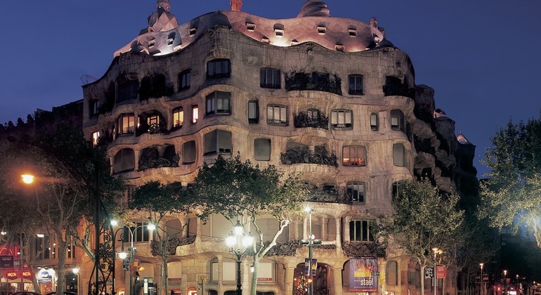 gaudi-tour-barcelona-on-a-bicycle-es-3