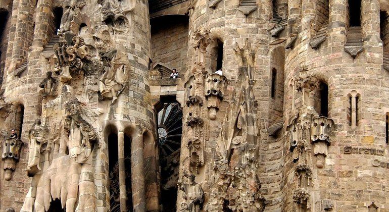 gaudi-tour-barcelona-on-a-bicycle-es-5