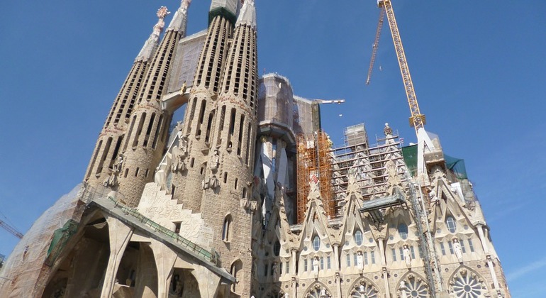 gaudi-tour-barcelona-on-a-bicycle-es-6