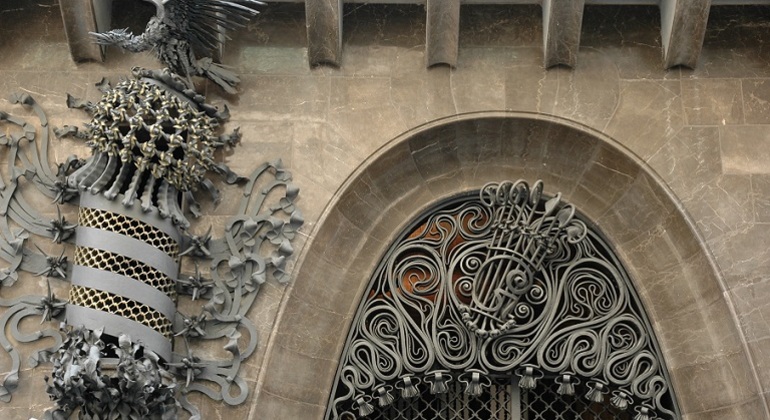 gaudi-tour-barcelona-on-a-bicycle-es-7