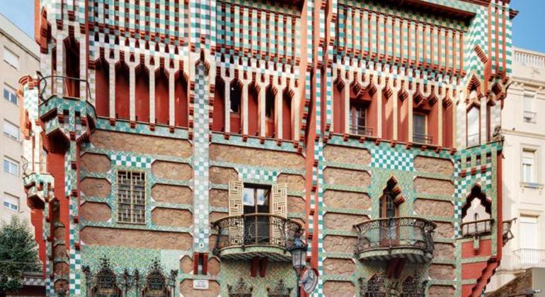 gaudi-tour-barcelona-on-a-bicycle-es-9