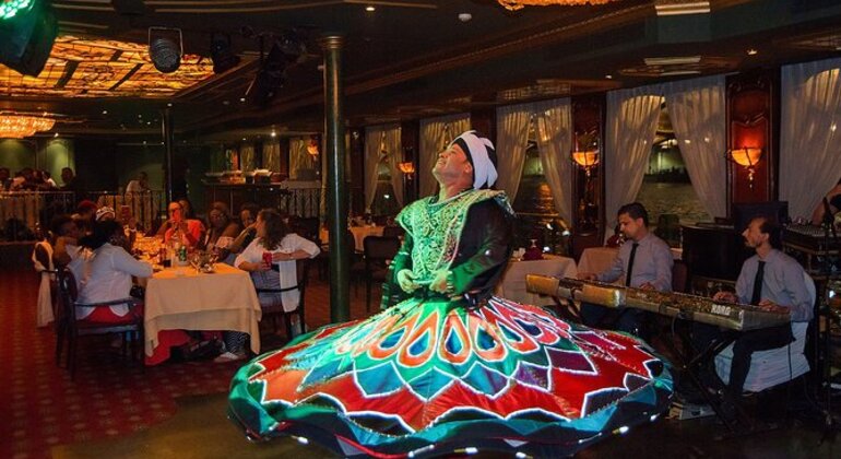 croisière de 2 heures au Caire avec dîner et spectacle Fournie par Egypt Cruise Travel