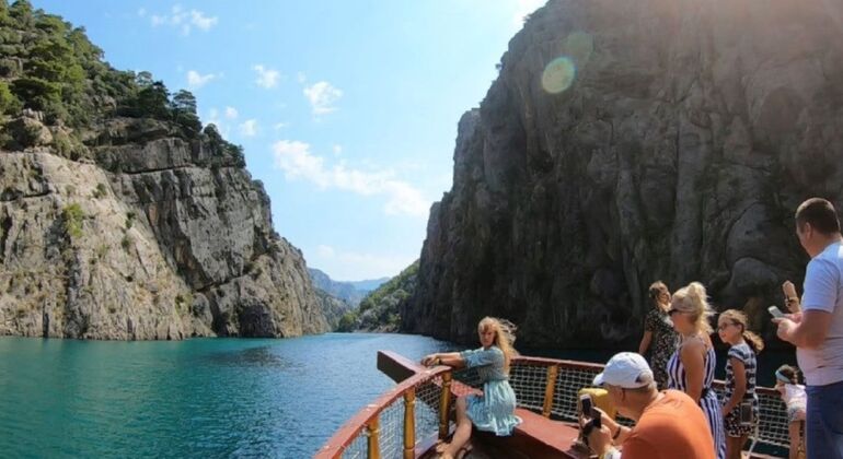 Excursión en barco por el Cañón Verde desde Antalya con almuerzo y refrescos