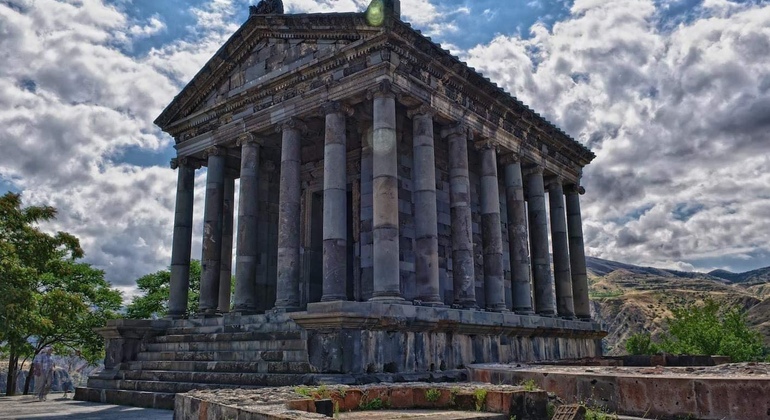 Privater Tagesausflug zum Garni-Tempel, Geghard-Kloster und Sewansee Bereitgestellt von Explora Armenia