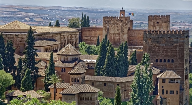Free Tour Granada Imperial Provided by The COOLTOUR by Culture & Touring