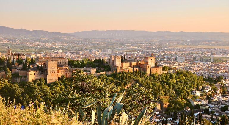 free-tour-por-los-jardines-entorno-de-la-alhambra-es-1