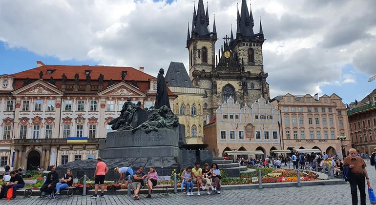 Visita gratuita a pie de Praga: Ciudad Vieja + Castillo Operado por I Love Praag