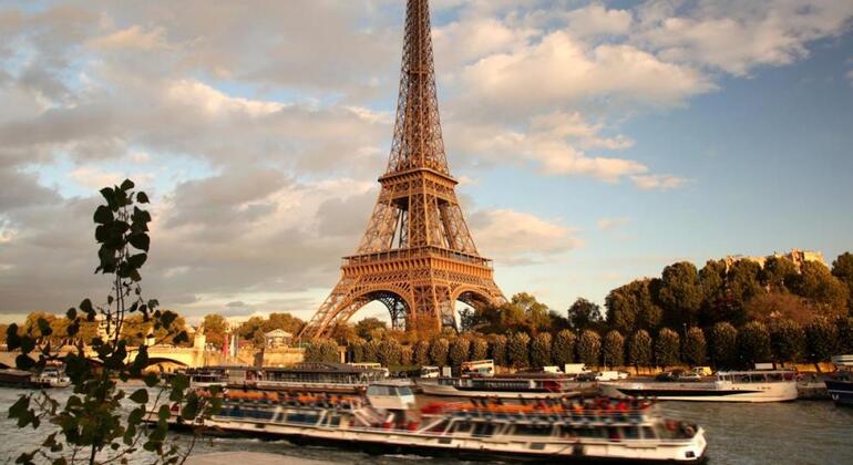 Paseo en Barco por el Sena en París Francia — #3