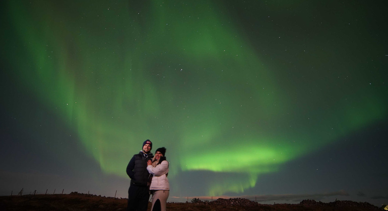 Excursión privada para ver auroras boreales en Reikiavik