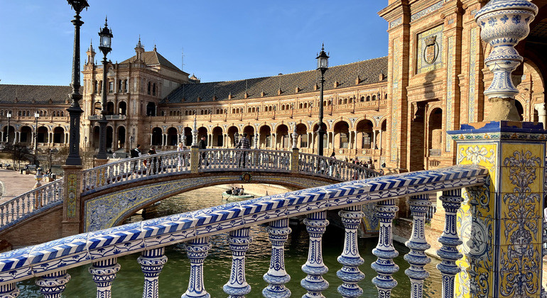 Paseo por Sevilla con desayuno típico sevillano