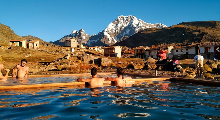 7 Lagunes d'Ausangate + sources d'eau chaude et nourriture à Cusco