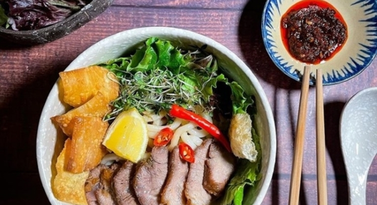 Prove a comida de rua original nesta excursão a pé em Hoi An