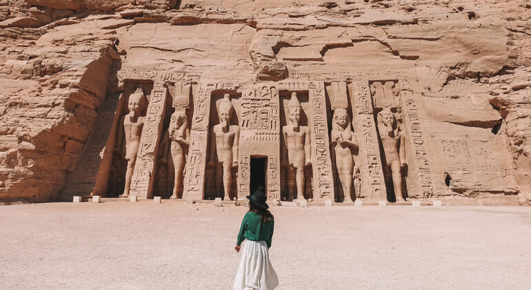 Incredibile visita guidata di un'intera giornata ad Abu Simbel da Assuan in autobus Egitto — #1