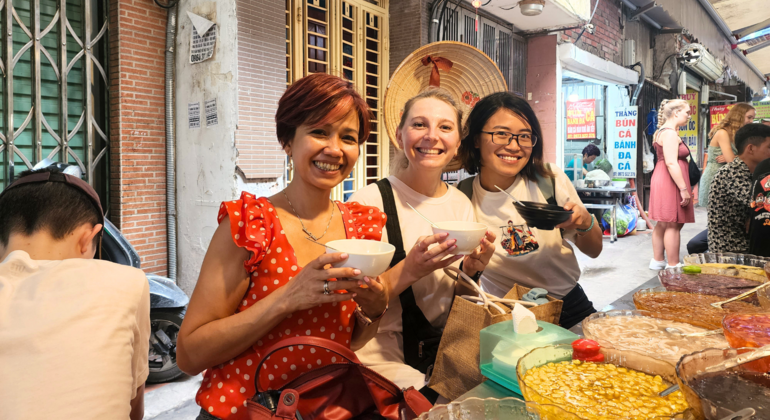 Taste of Hanoi - Excursão pedestre de comida de rua Organizado por Beyond Vietnam