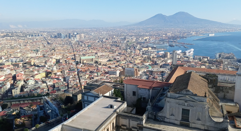 Stories and traditions of Naples: walking with the writer