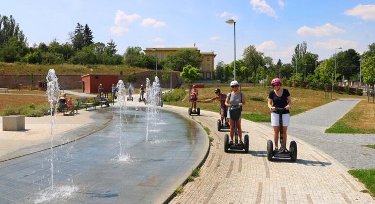 Tour in segway con guida dal vivo Fornito da PragueOnSegway.com