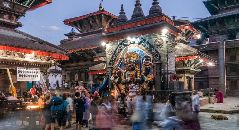 Mercado local, Plaza Durbar de Katmandú Excursión a Swayambhu Operado por Sobit